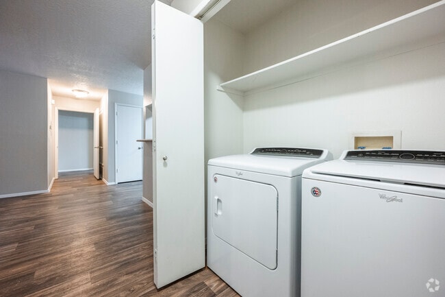 2BR, 2BA - 1,108SF - Standard - 1,108SF - Laundry - Las Kivas