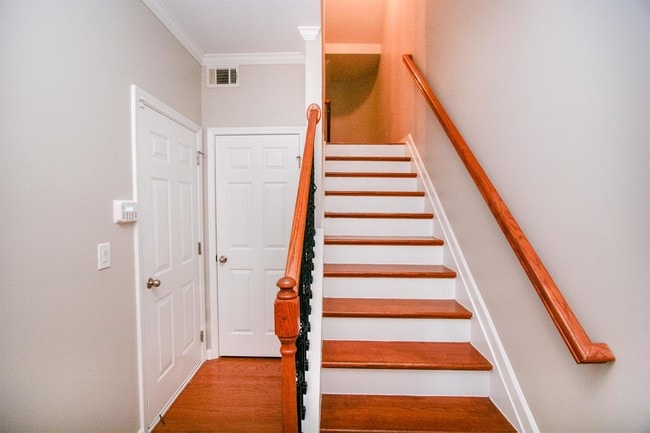 Photo - 815 Charles Bank Ave SE