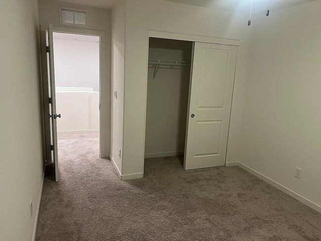 Unfurnished Room B