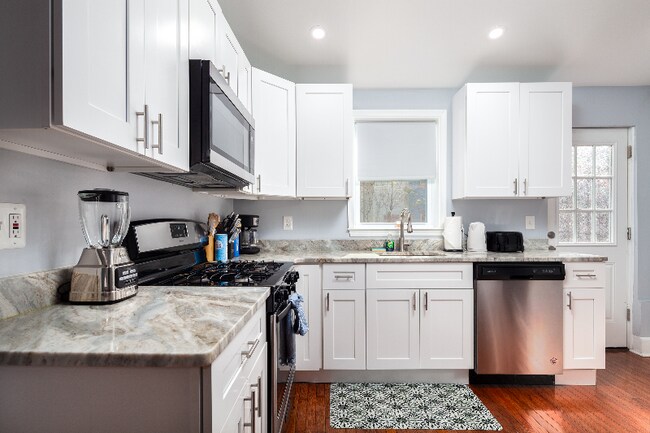 Photo - 768 Columbia Rd NW