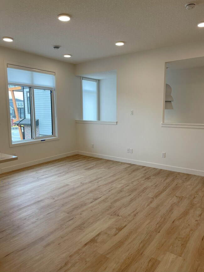 562 Seton Cir SE