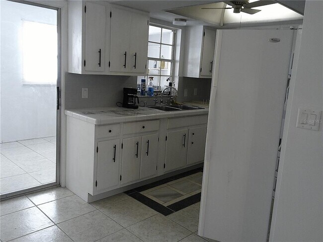 Photo - 4158 S Tamiami Trl Unit J1
