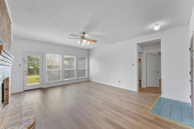 Photo - 2600 Waterloo Ln