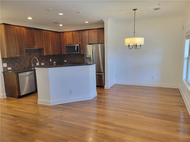 Photo - 655 Mead St SE