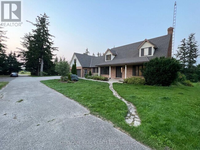 Photo - 2361 Victoria St N