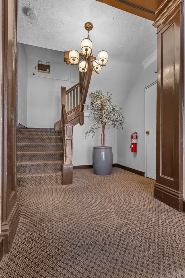 Photo - 5523 Ellsworth Ave Unit 12C