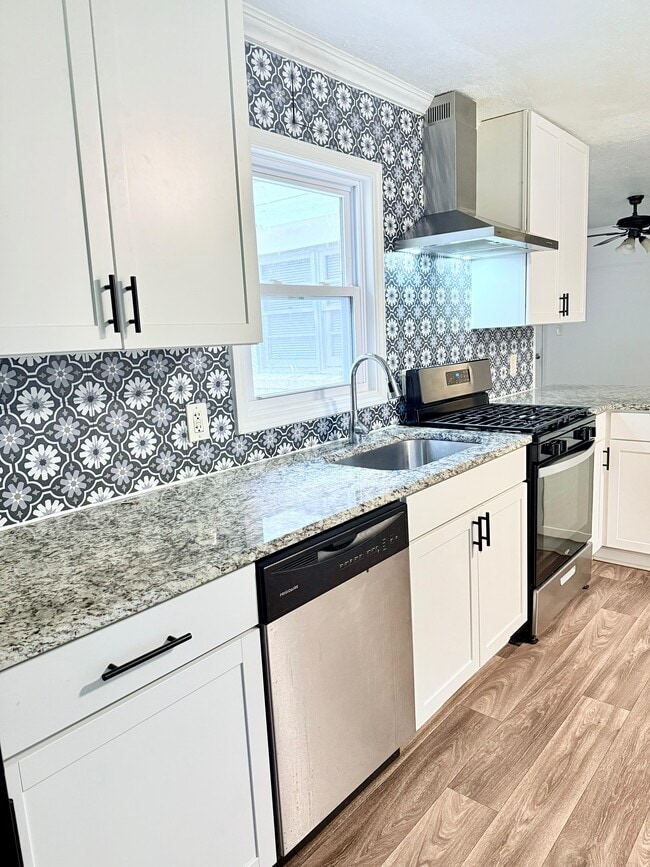 Photo - 3553 Pine Needle Dr SW