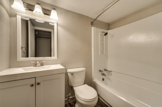 Photo - Emerald Lane