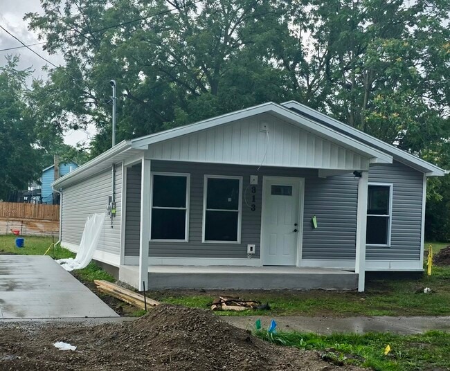 Building Photo - 313 N Van Dorn St Rental