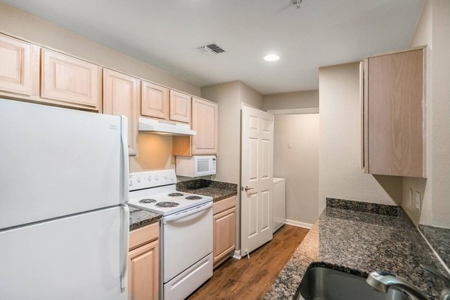 Live Oaks Apartments