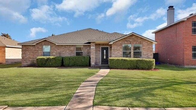 Building Photo - 1120 Bumble Bee Dr