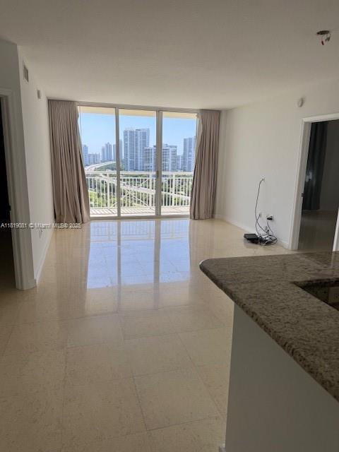 Photo - 19501 W Country Club Dr Unidad 1815 Rental