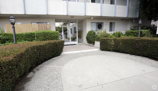 Photo - 4477 Colbath Ave