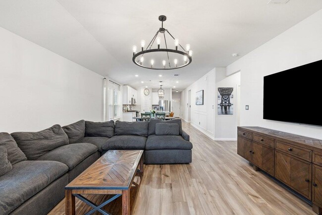 Photo - 225 El Capitan Lp