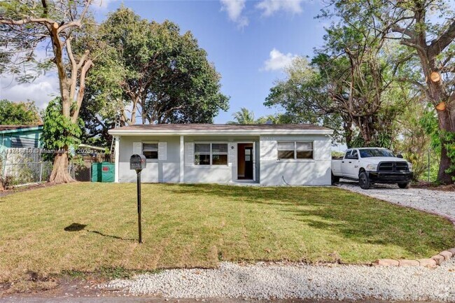 Building Photo - 3 bedroom in Hollywood FL 33024 Rental