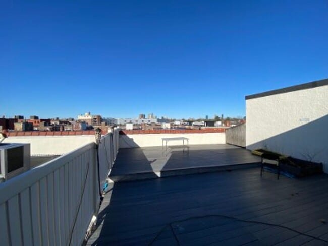 Building Photo - 2 Bed Penthouse Apartment in Allston - Ava... Unit 305