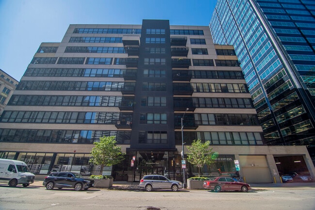 Building Photo - 130 S Canal St Unit 316