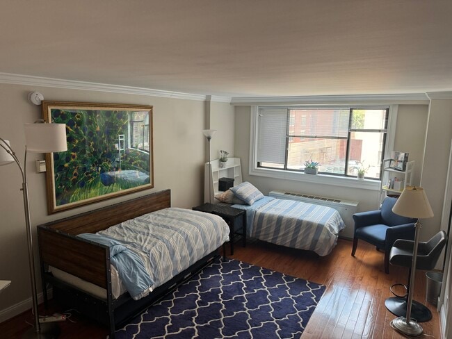 Living area in 10 story building - 1420 N St NW Condo Unit 414