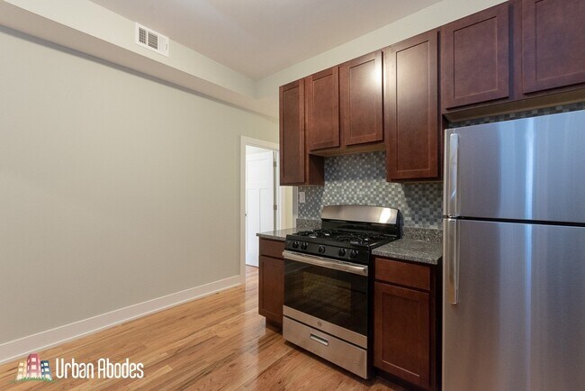 Photo - 644 W Oakdale Ave Unit A04C