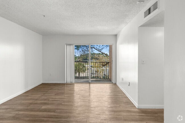 3BR, 2BA - 1,050SF - Living Room