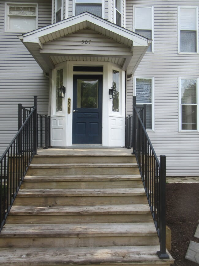 Photo - 307 W Columbia Ave