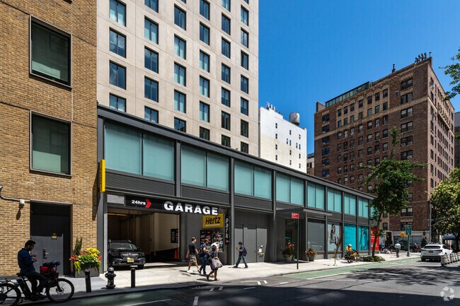 Photo - 21 E 12th St