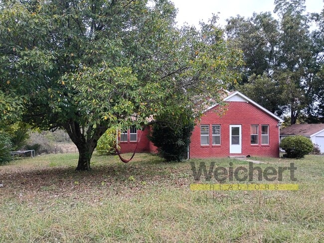 Photo - 3BR Home with Basement, Screened Porch & Garage