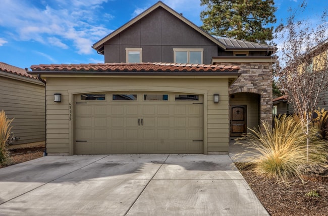 Building Photo - Beautiful 3 Bed/2.5 Bath Home in NW Bend - Via Cambria