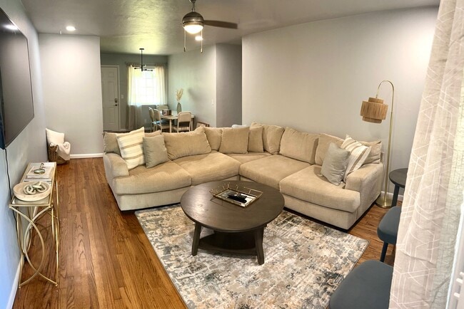 Photo - 810 W Moore Ave