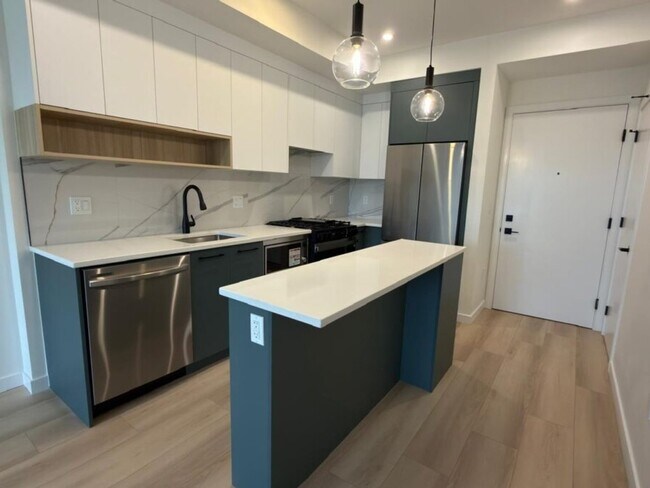 Brand New Condo At Park & Maven