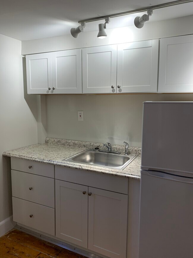 Building Photo - 11 Milk St Unit 3