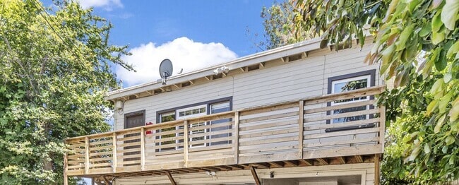 Building Photo - 422 E Beach St Unit 422-C East Beach St. Rental