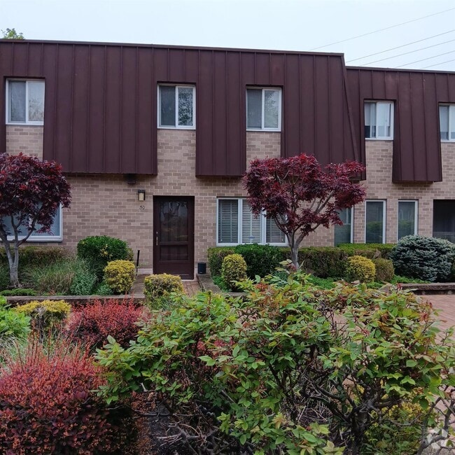 Building Photo - 200 Hilton Ave Unit 30 Rental