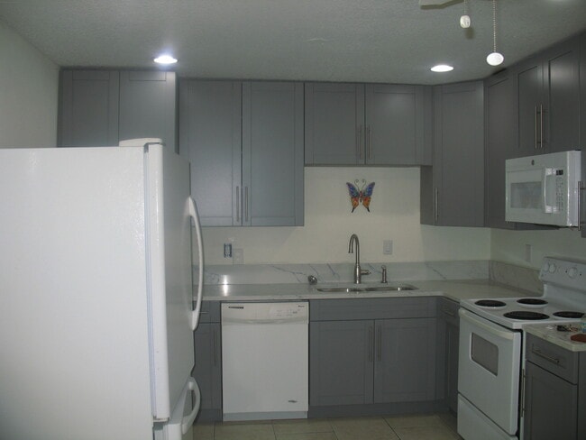 Building Photo - 9356 Roan Ln Rental