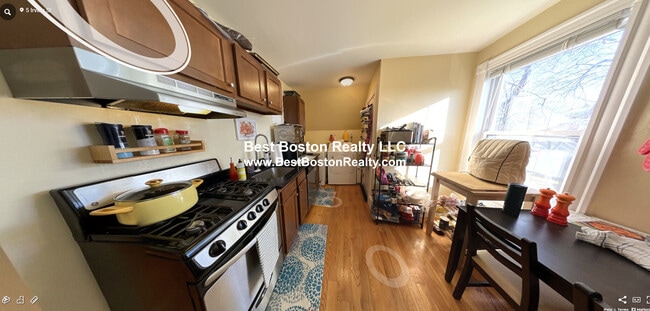 Building Photo - 5 Irving St Unit 3