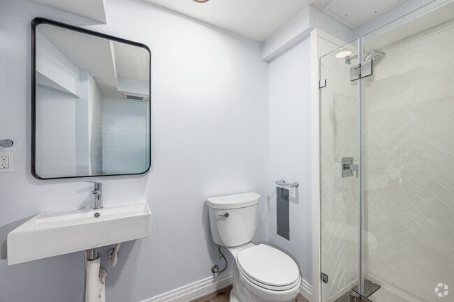 1BR, 1BA - 600SF - Bathroom