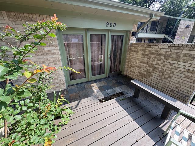 Photo - 900 N Austin St