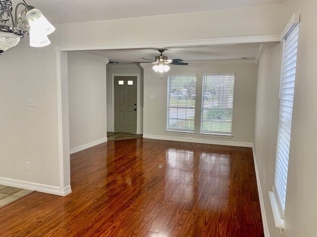 Photo - 2505 Overland Trail