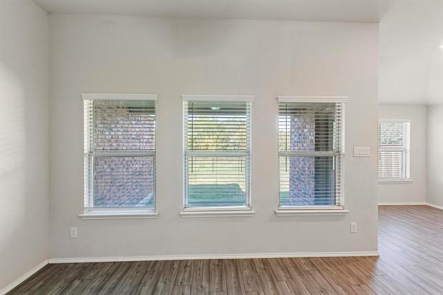 Photo - 1460 Acmite Ave