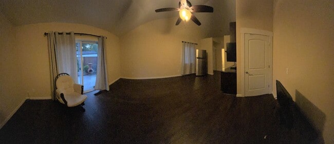 Building Photo - 433 NE 49th Ave