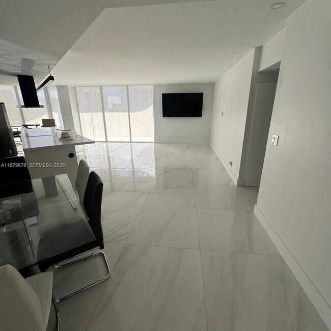 Photo - 19355 Turnberry Way Unit 5G