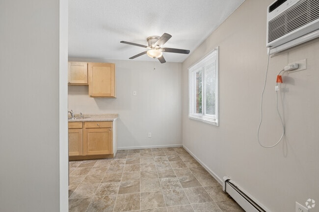 1BR, 1BA - 800SF - Dining Room