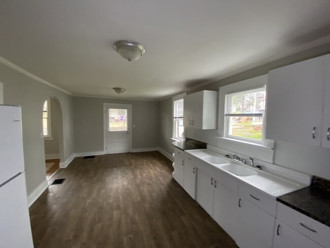 Photo - 325 Valley St