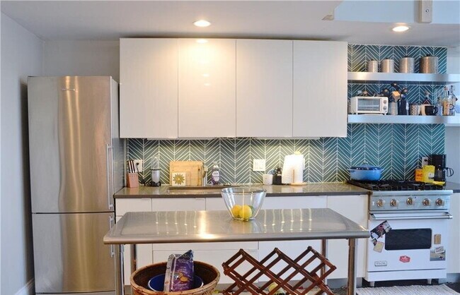 Photo - Bright & Spacious Unit with Natural Light