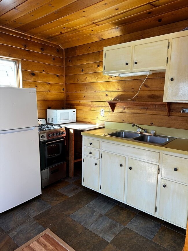 Photo - One bedroom house in downtown Bishop!