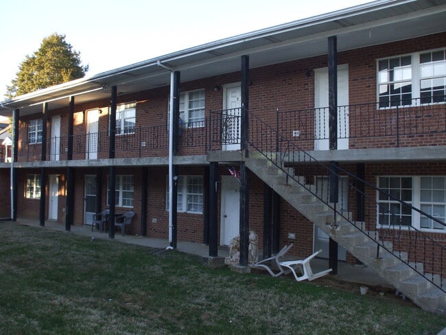 Building Photo - 204 N Warren St Unit 13