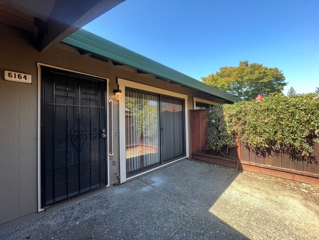 Building Photo - PURE Property Management Presents: Inviting single story two-bedroom condo in Rohnert Park!