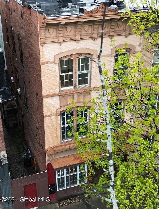 Building Photo - 181 4th St Unit 1 Rental