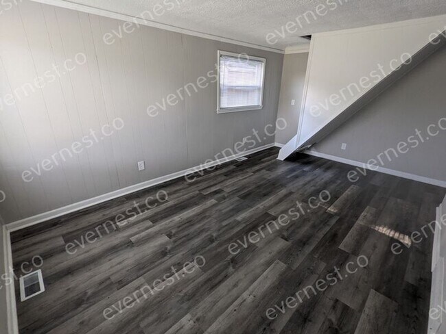 Photo - 1817 E 10 Mile Rd