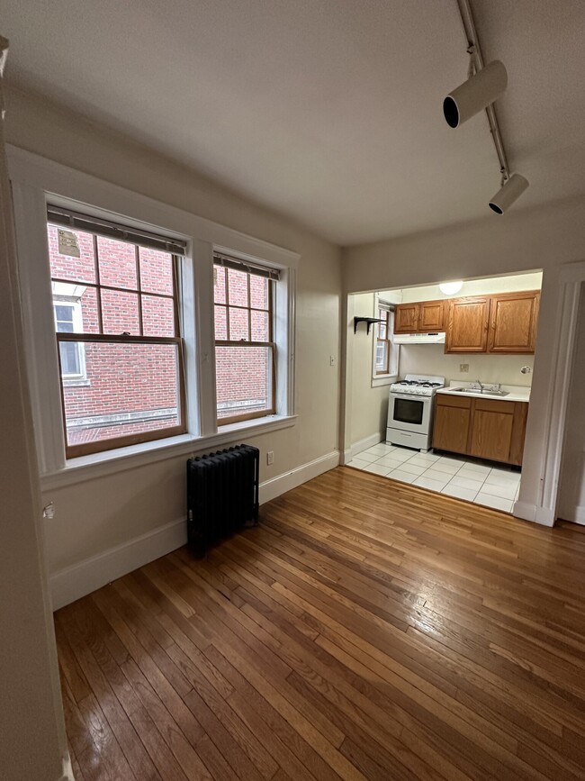 Building Photo - 39 Lee St Unit 3A Rental